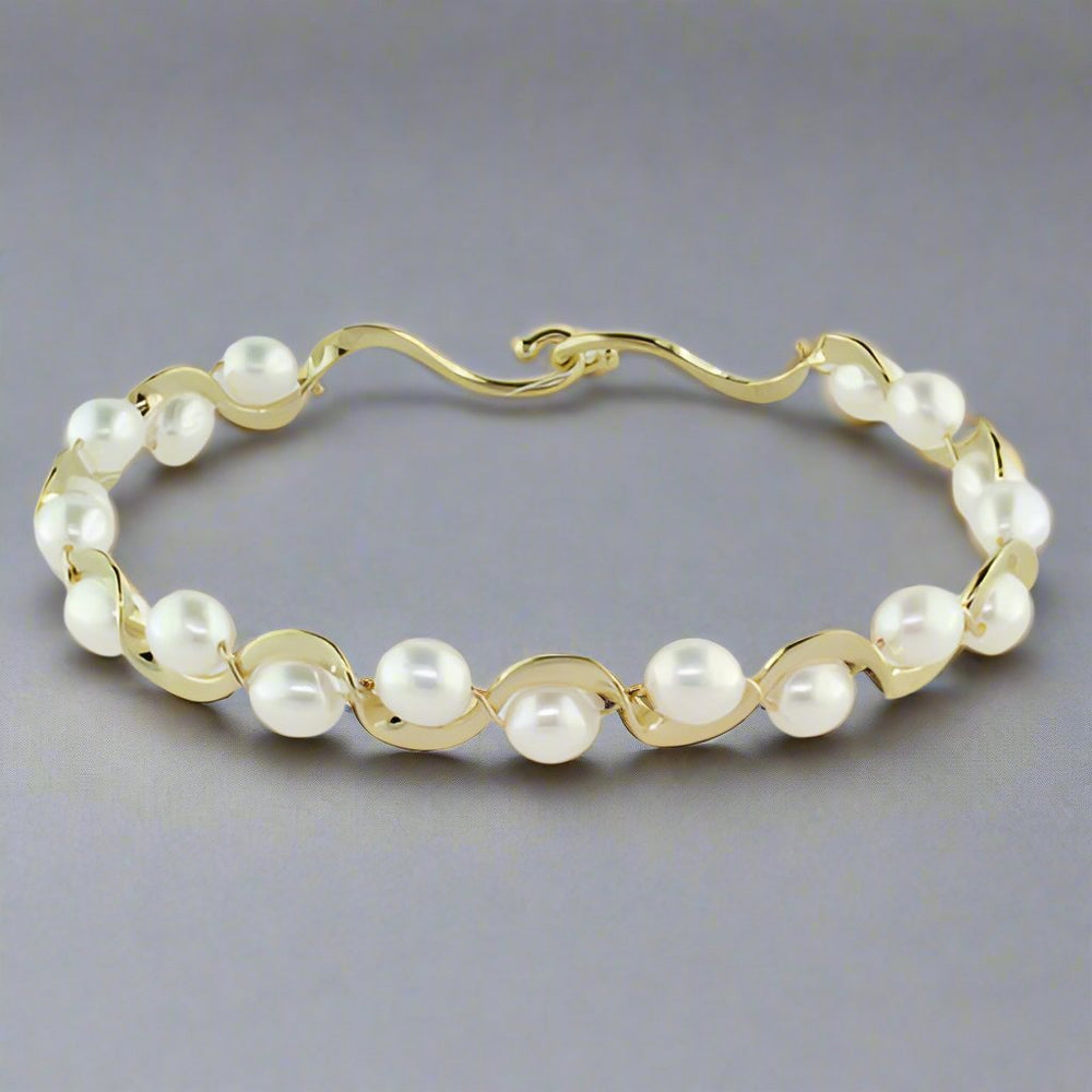 Tom Kruskal Yellow Gold Ruffle Pearl Bracelet